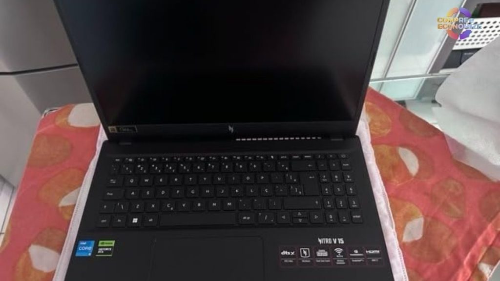 Qual a autonomia real esperada da bateria do Acer Nitro V15 ao executar tarefas como navegação na web e edição de textos?